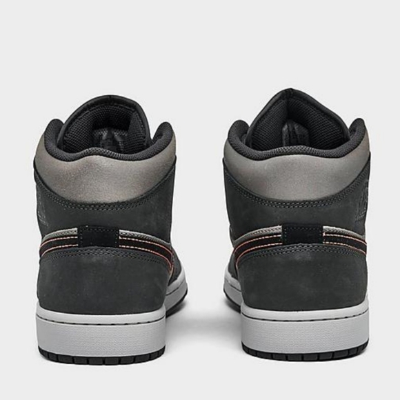 Jordan 1's - Picture 4 of 6